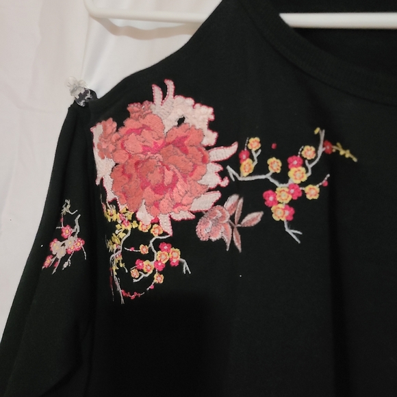 MAURICE'S ONE SHOULDER SWEATER DRESS TEE-SHIRT STYLE BLACK EMBROIDERED SIZE XL - Picture 2 of 7